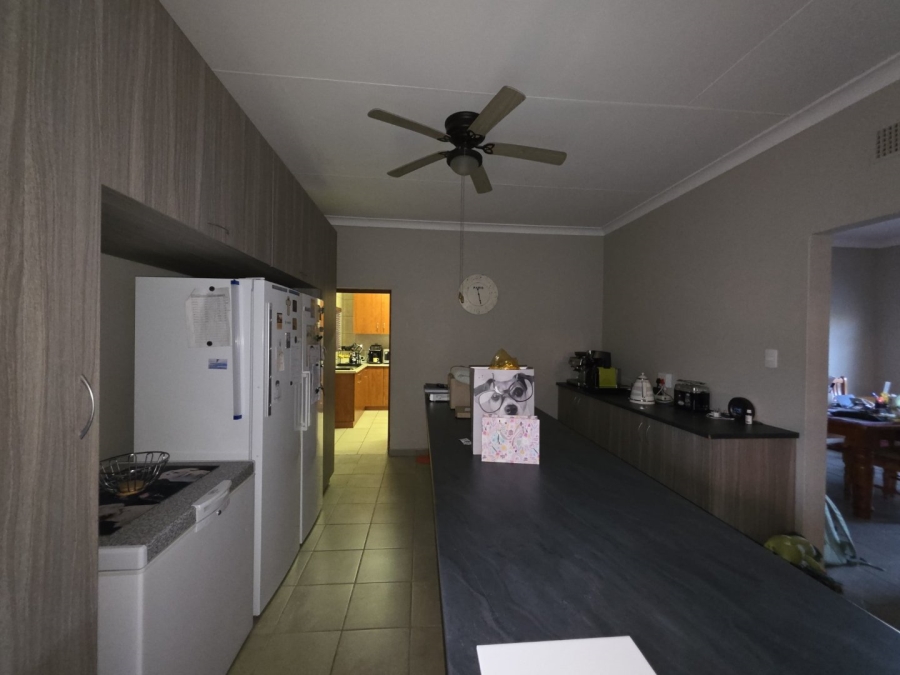 5 Bedroom Property for Sale in Meiringspark North West
